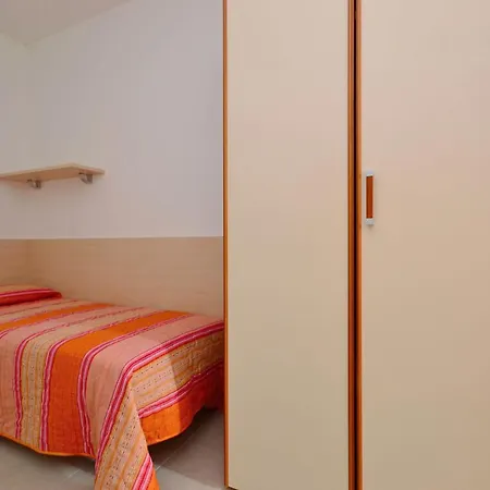 Inviting Seven Guests Near The Apartment