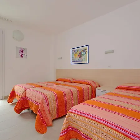 Inviting Seven Guests Near The Apartment
